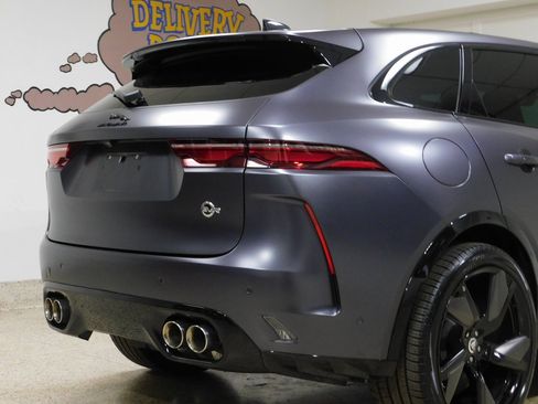 Used 2024 Jaguar F-PACE SVR image 91