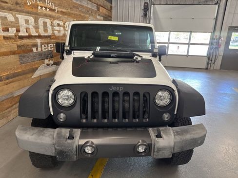 Used 2017 Jeep Wrangler Unlimited Sport AWD/4WD image 3