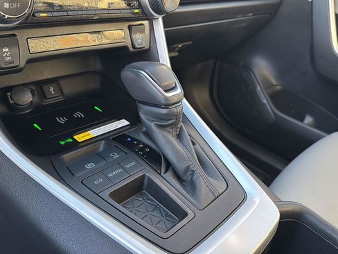 Certified 2022 Toyota RAV4 XLE Premium image 24