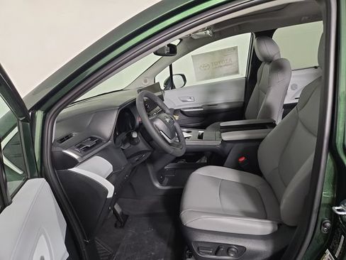 New 2026 Toyota Sienna XLE FWD image 12
