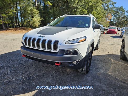Used 2018 Jeep Cherokee Trailhawk w/ Trailer Tow Group image 2