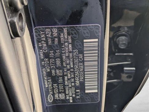 Used 2024 Hyundai Venue SEL image 23