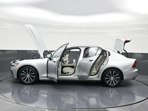 Used 2022 Volvo S60 B5 Inscription image 33