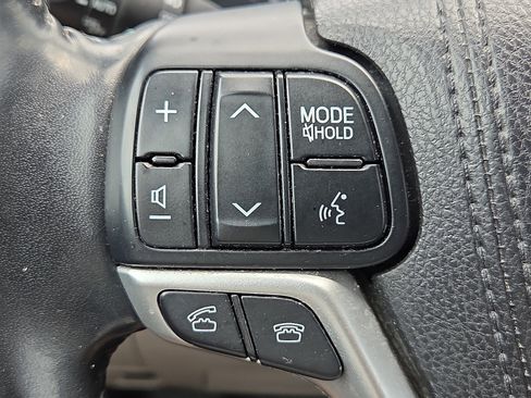 Used 2016 Toyota Highlander XLE AWD/4WD image 22
