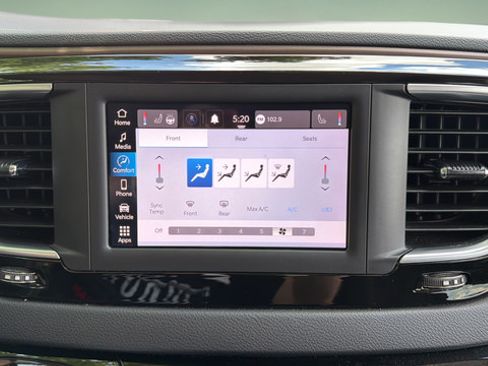 Used 2022 Chrysler Voyager LX FWD image 25