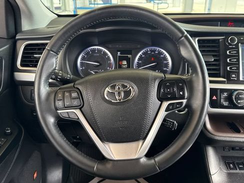 Used 2018 Toyota Highlander Limited AWD/4WD image 14
