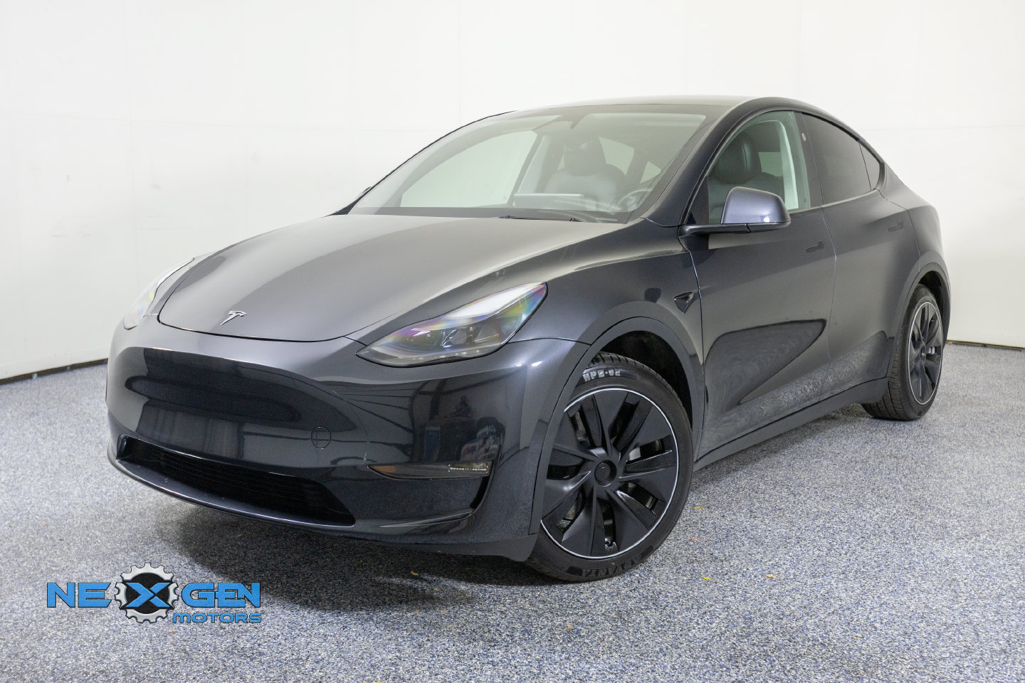 Used 2024 Tesla Model Y Long Range AWD/4WD image 4