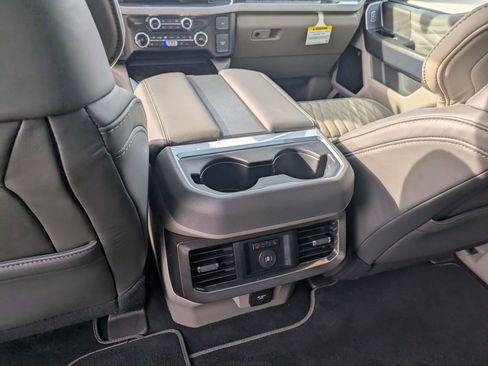 Certified 2025 Ford F450 Platinum w/ Platinum Plus Package AWD/4WD image 32