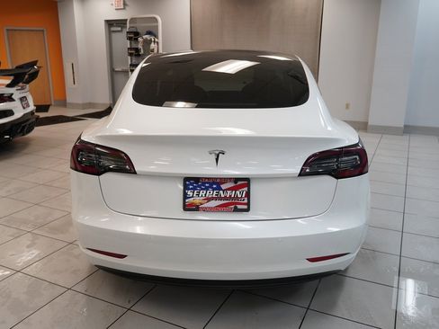 Used 2021 Tesla Model 3 Standard Range Plus image 9