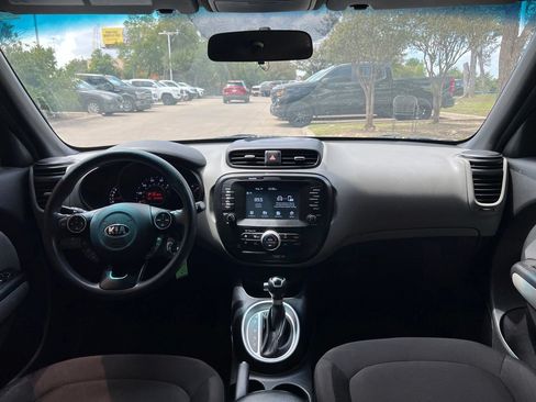 Used 2018 Kia Soul w/ Convenience Package FWD image 12