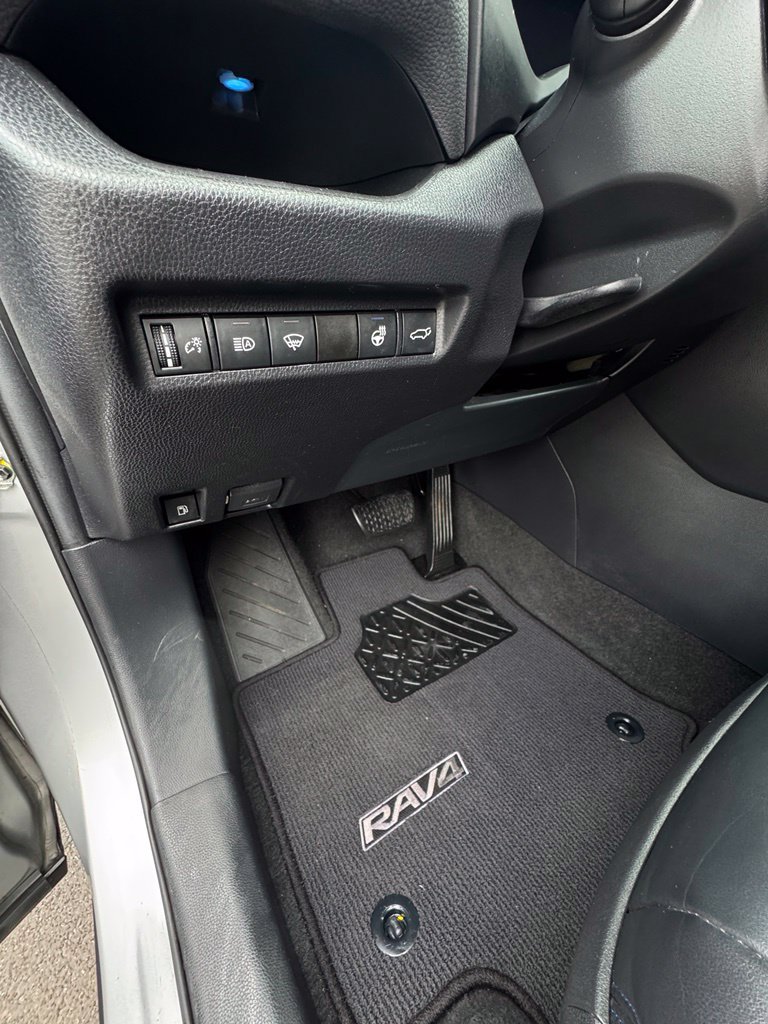 Used 2021 Toyota RAV4 XSE w/ XSE Grade Weather Package AWD/4WD image 15
