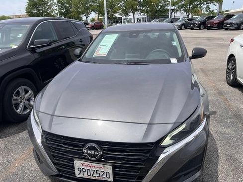 Used 2025 Nissan Altima 2.5 SV FWD image 2