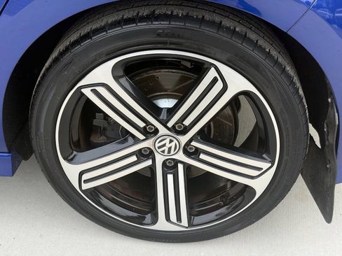 Used 2016 Volkswagen Golf R 4Motion AWD 4dr Hatchback 6M w image 11