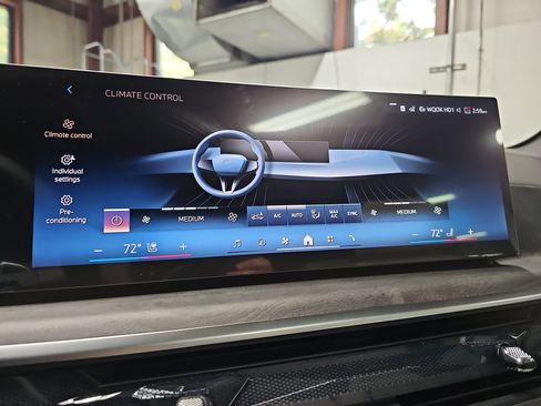 New 2026 BMW X5 xDrive40i w/ Climate Comfort Package image 23