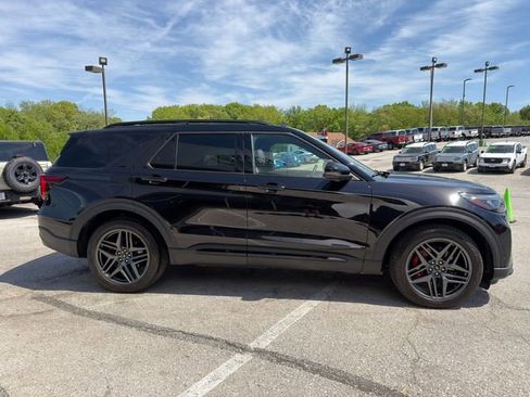Used 2025 Ford Explorer ST w/ Sun And Sound Package AWD/4WD image 8
