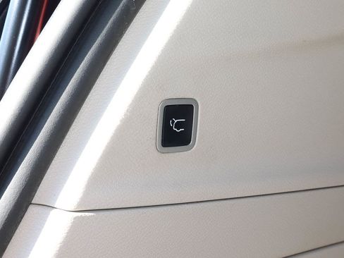 Used 2020 Chrysler Pacifica Limited FWD image 22