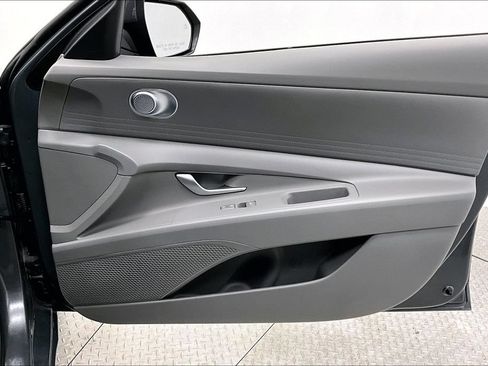 Certified 2024 Hyundai Elantra SE FWD image 19
