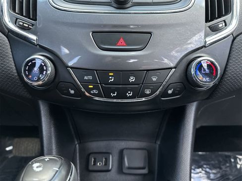 Used 2019 Chevrolet Cruze LT w/ Convenience Package image 9