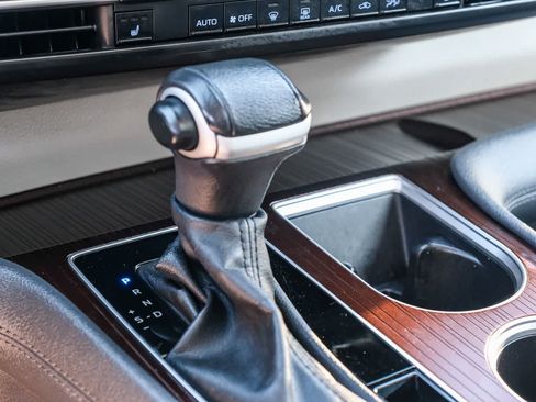 Certified 2024 Toyota Sienna XLE FWD image 23