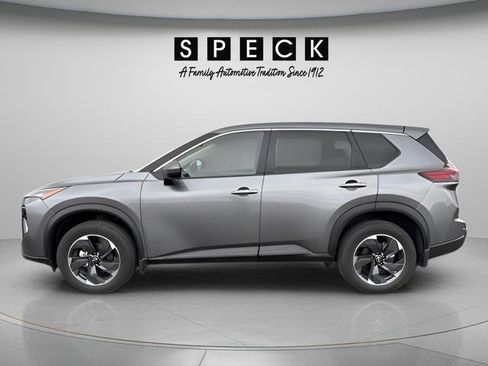 Used 2025 Nissan Rogue SV w/ SV Premium Package image 2