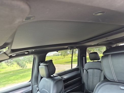 Used 2022 Jeep Grand Wagoneer Series I AWD/4WD image 19