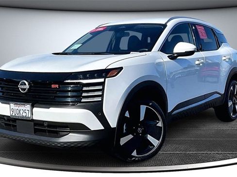 Certified 2025 Nissan Kicks SR image 3