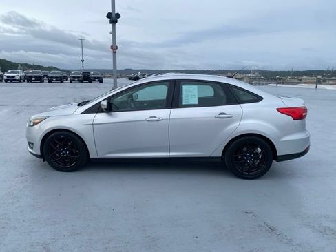 Used 2016 Ford Focus SE w/ Equipment Group 201A FWD image 5