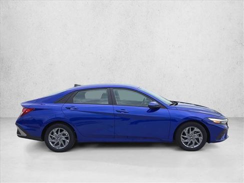 Used 2024 Hyundai Elantra SEL FWD image 4