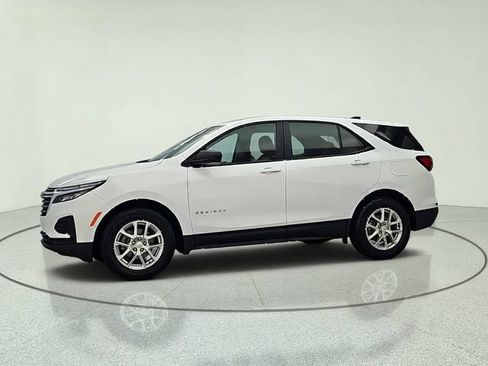 Used 2023 Chevrolet Equinox LS FWD image 3
