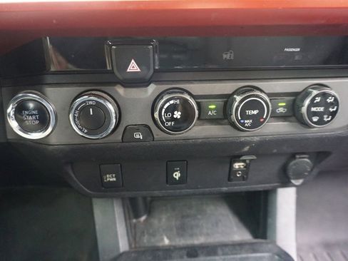 Used 2017 Toyota Tacoma TRD Off-Road w/ Tow Package (A/T) AWD/4WD image 11
