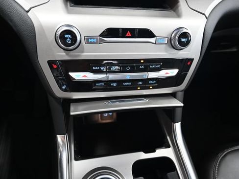 Used 2022 Ford Explorer XLT w/ Equipment Group 202A AWD/4WD image 20