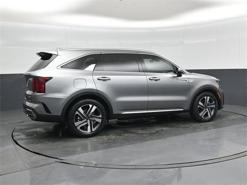 Used 2023 Kia Sorento SX Prestige image 3