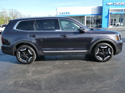 Used 2025 Kia Telluride EX w/ EX Captain's Chair Package image 4
