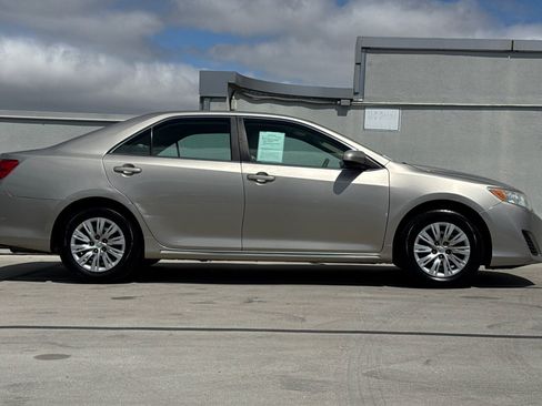 Used 2014 Toyota Camry LE FWD image 8