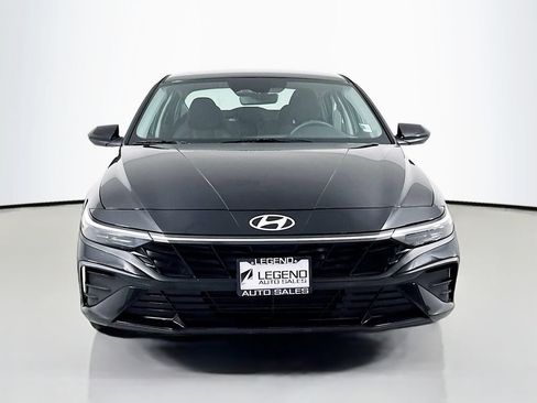 Used 2024 Hyundai Elantra SE FWD image 2