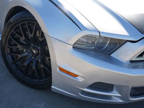Used 2013 Ford Mustang GT Premium image 5