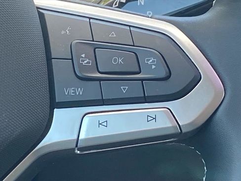 Used 2025 Volkswagen Tiguan SE image 5