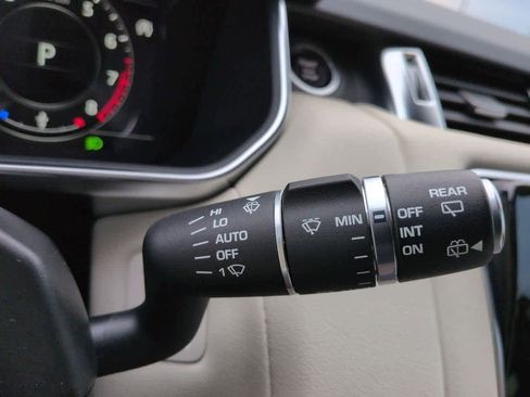 Certified 2022 Land Rover Range Rover Sport HSE Silver Edition image 27