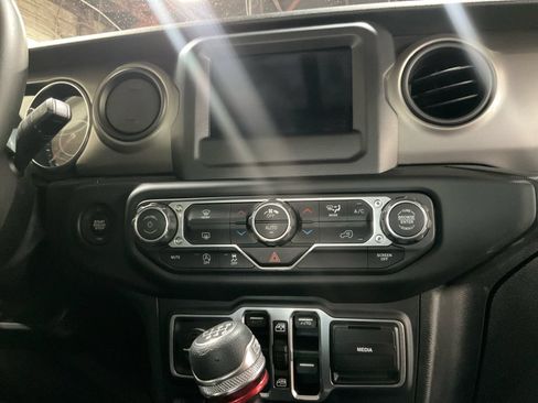 Used 2018 Jeep Wrangler Unlimited Sport S AWD/4WD image 30