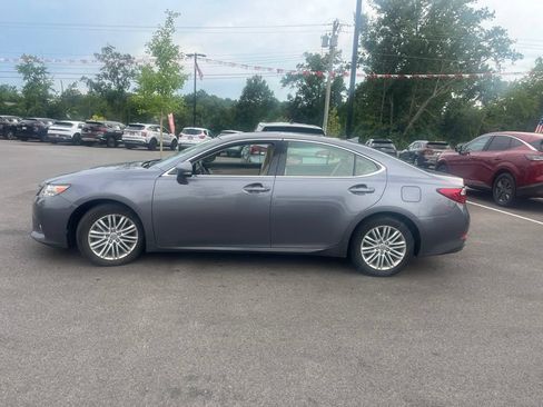 Used 2013 Lexus ES 350 w/ Luxury Pkg FWD image 2