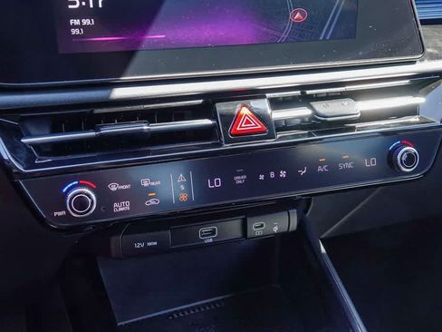 Certified 2024 Kia Niro EX FWD image 18