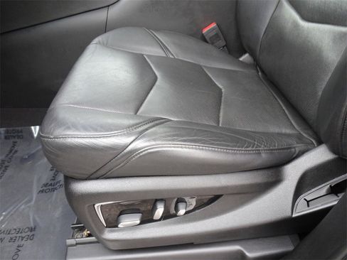 Used 2019 Cadillac Escalade Luxury image 10