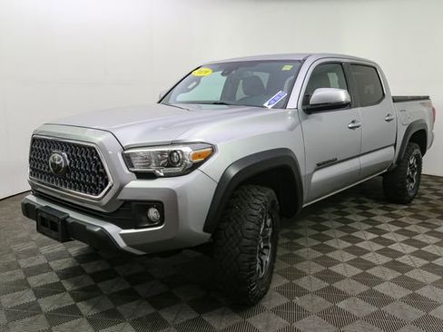 Used 2019 Toyota Tacoma TRD Off-Road AWD/4WD image 5