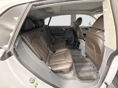 Used 2019 Audi Q8 Prestige w/ Luxury Package image 21