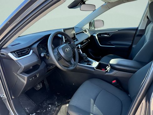 Used 2023 Toyota RAV4 XLE AWD/4WD image 4