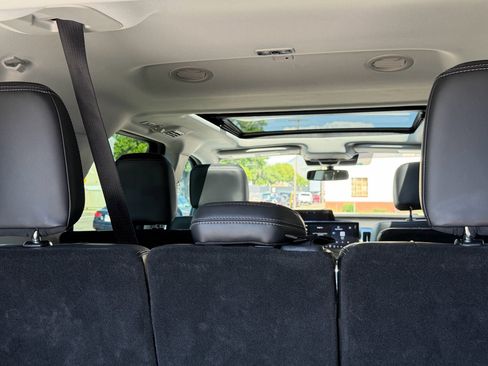 Used 2025 Ford Expedition Max Platinum AWD/4WD image 27