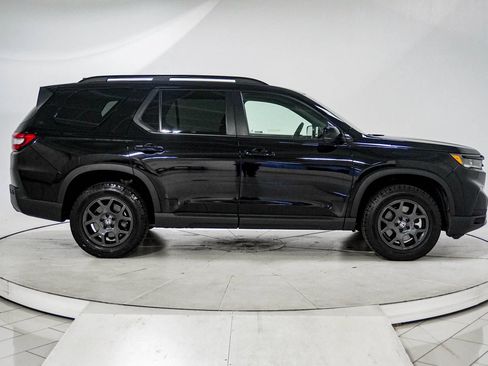 Used 2025 Honda Pilot TrailSport image 13
