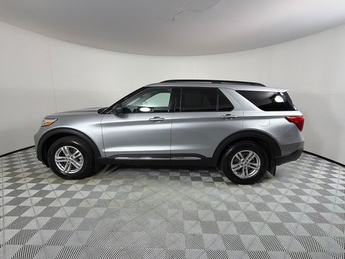Used 2023 Ford Explorer XLT w/ Equipment Group 202A AWD/4WD image 4