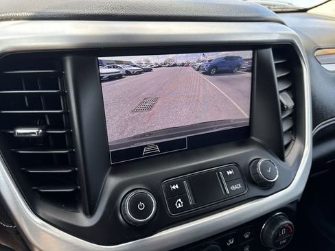 Used 2023 GMC Acadia SLE w/ Driver Convenience Package FWD image 15