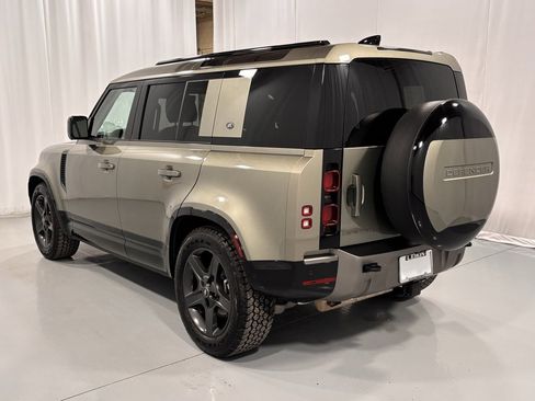 Used 2024 Land Rover Defender 110 X-Dynamic SE image 8